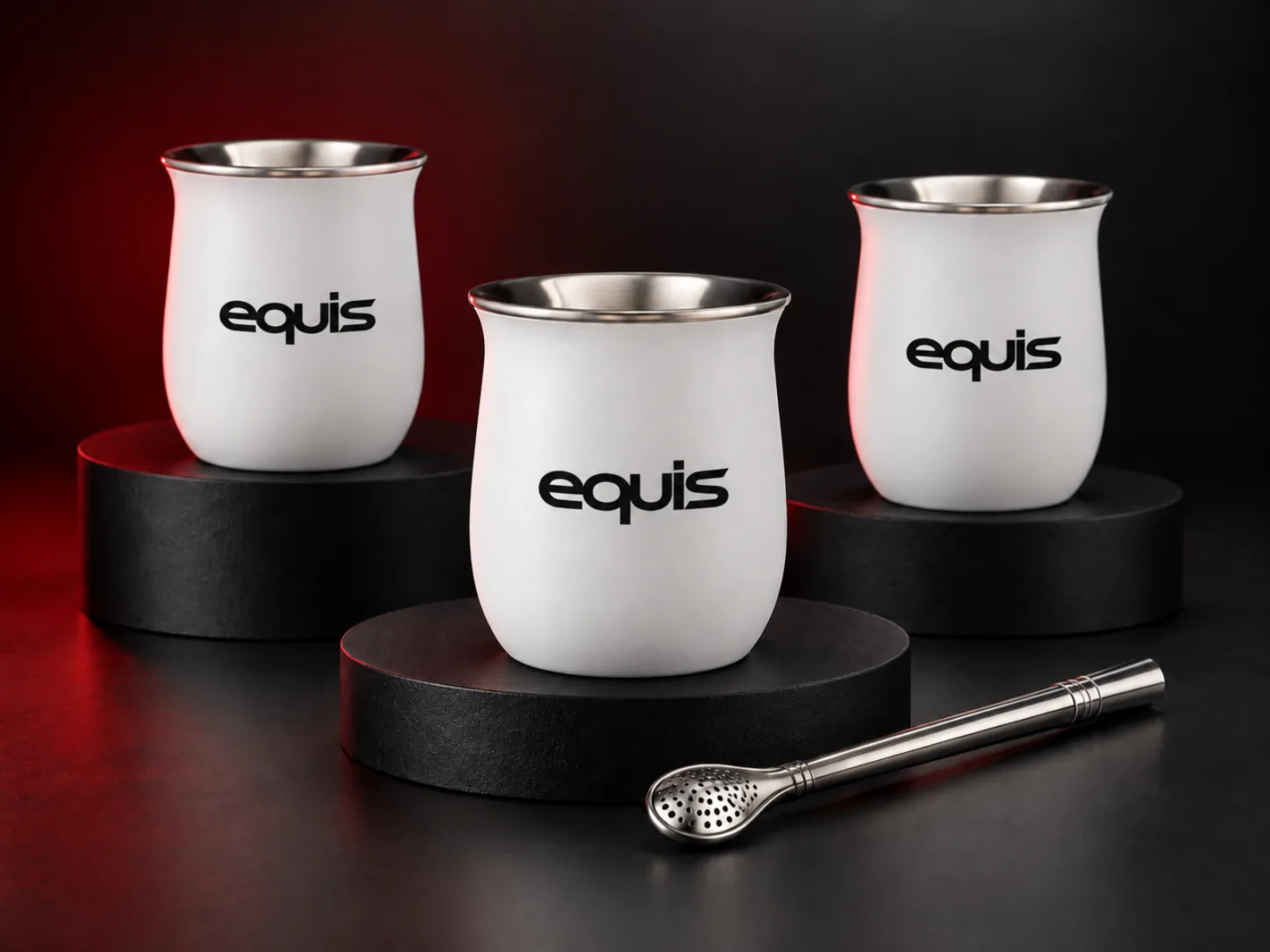 Mate de acero blanco personalizado con logo de empresa, producción de FOCUS+